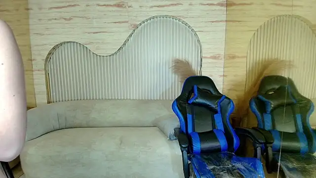 Snapshot of valentina_r_ chatting on October 24, 2025, 3:27 am valentina r online show from October 24, 2025, 3:27 am