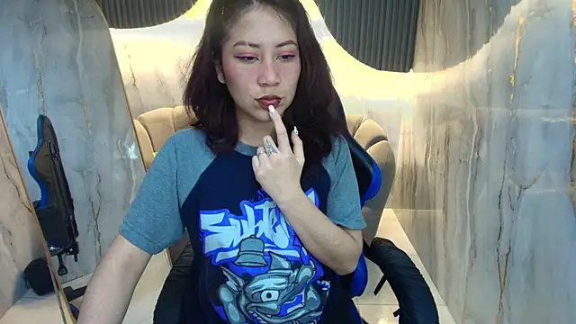 Snapshot of valentina_r_ chatting on February 5, 2026, 3:02 am valentina r online show from February 5, 2026, 3:02 am