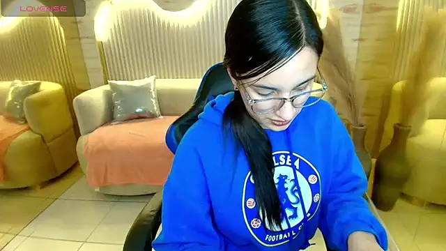 scarlettvixen r online show from November 24, 2025, 7:58 pm