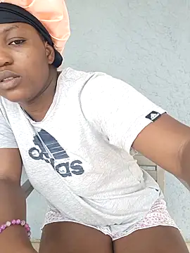 Snapshot of SweetHoney21_ chatting on February 1, 2026, 10:13 am SweetHoney21 online show from February 1, 2026, 10:13 am