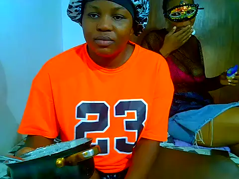 Snapshot of SweetHoney21_ chatting on June 13, 2026, 6:44 am SweetHoney21 online show from June 13, 2026, 6:44 am