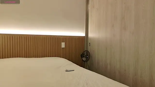 karinasantos  online show from September 9, 2025, 1:20 pm