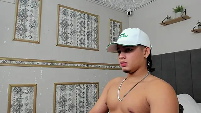 Riky Strong online show from November 9, 2025, 4:49 am