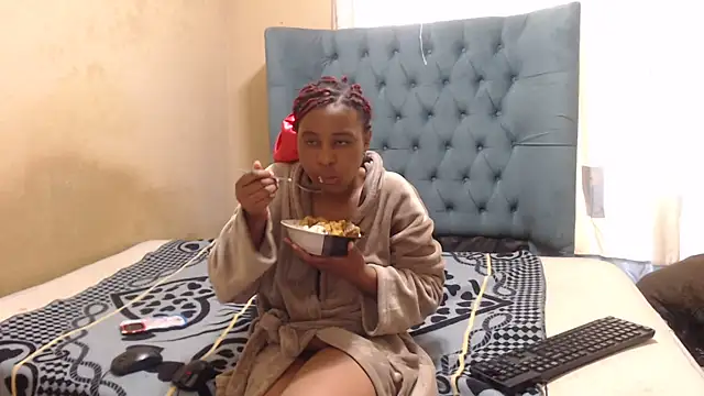 Snapshot of EbonyEssence chatting on May 17, 2026, 2:06 pm EbonyEssence online show from May 17, 2026, 2:06 pm