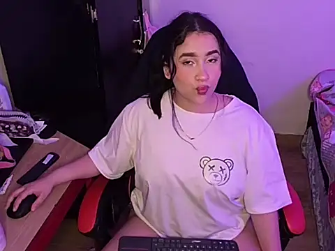 Snapshot of ChloeSnoww chatting on September 27, 2025, 3:23 am ChloeSnoww online show from September 27, 2025, 3:23 am