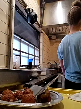 Snapshot of sarahkat86 chatting on September 18, 2025, 10:24 pm sarahkat86 online show from September 18, 2025, 10:24 pm