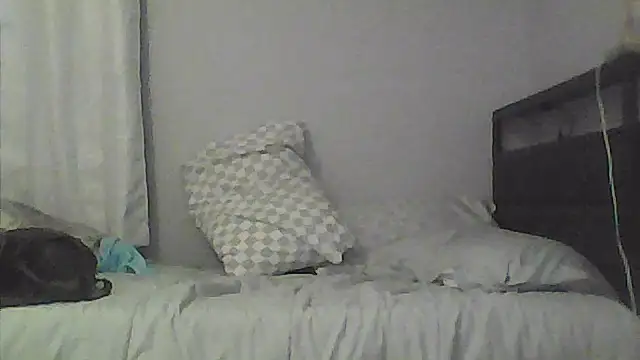 sarahkat86 online show from April 13, 2026, 11:53 pm