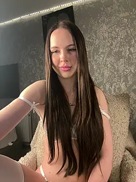 Snapshot of TianaCharm chatting on February 2, 2026, 2:05 pm TianaCharm online show from February 2, 2026, 2:05 pm