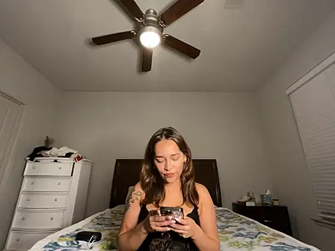 eurydicee online show from September 15, 2025, 2:45 am