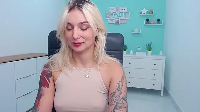 Snapshot of LilFleurish chatting on October 23, 2025, 4:22 am LilFleurish online show from October 23, 2025, 4:22 am