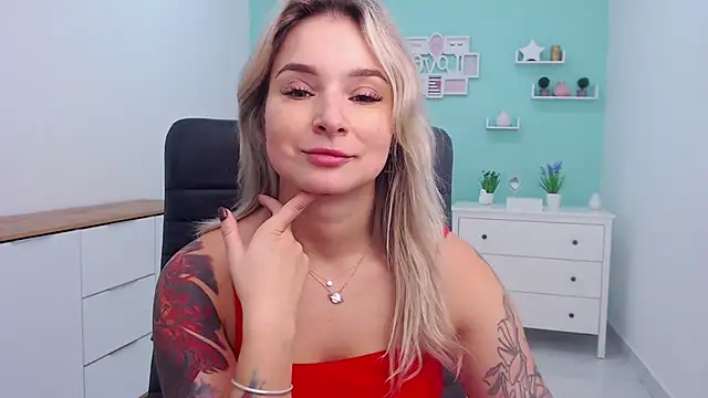 Snapshot of LilFleurish chatting on November 11, 2025, 5:24 am LilFleurish online show from November 11, 2025, 5:24 am