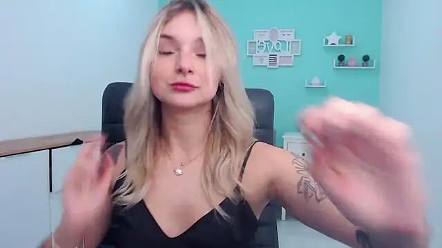 Snapshot of LilFleurish chatting on November 23, 2025, 6:12 am LilFleurish online show from November 23, 2025, 6:12 am