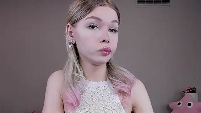 Blondy Fina online show from March 8, 2026, 4:38 am