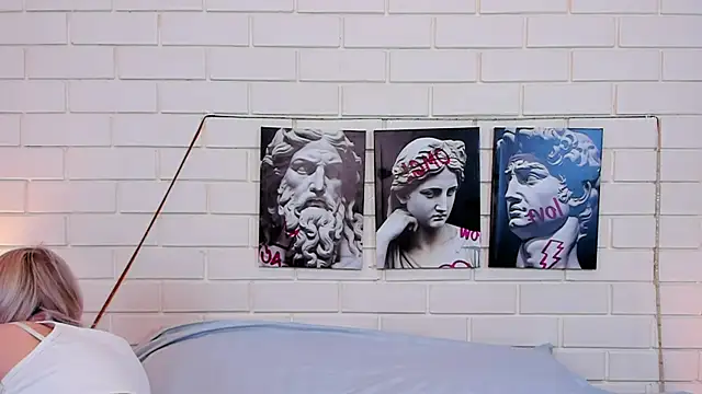 Blondy Fina online show from September 20, 2025, 5:01 am