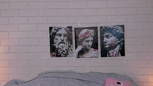 Blondy Fina online show from October 27, 2025, 4:57 am