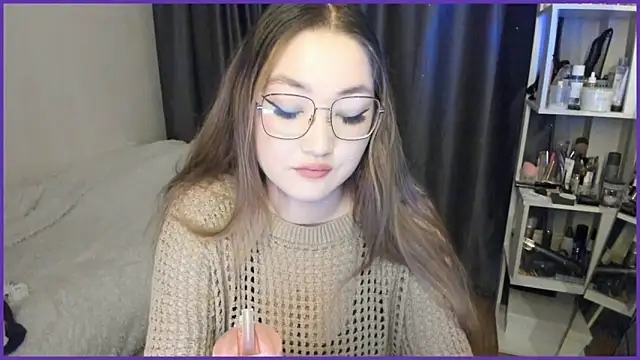 lyra x online show from October 12, 2025, 1:01 pm