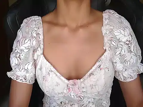 Snapshot of Simmi_Ji chatting on November 10, 2025, 4:28 am Simmi Ji online show from November 10, 2025, 4:28 am