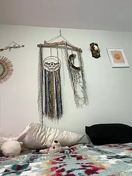 lilcubangoddess online show from January 16, 2026, 4:11 pm