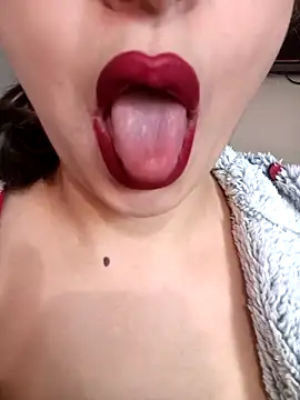 LINA-DALOUA online show from November 29, 2025, 1:55 pm