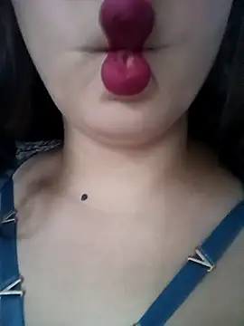 LINA-DALOUA online show from January 14, 2026, 2:20 pm