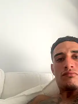 Snapshot of Cuban_4777 chatting on October 27, 2025, 5:58 pm Cuban 4777 online show from October 27, 2025, 5:58 pm