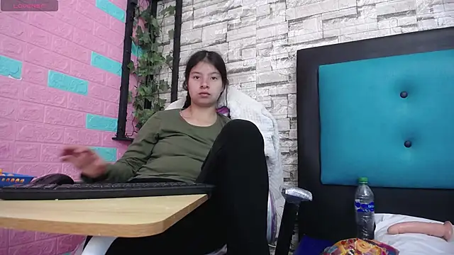 Snapshot of maily_can chatting on November 23, 2025, 12:26 pm maily can online show from November 23, 2025, 12:26 pm