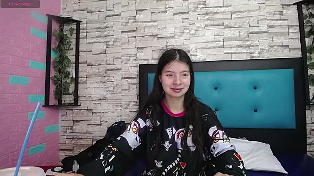 Snapshot of maily_can chatting on September 25, 2025, 12:33 pm maily can online show from September 25, 2025, 12:33 pm