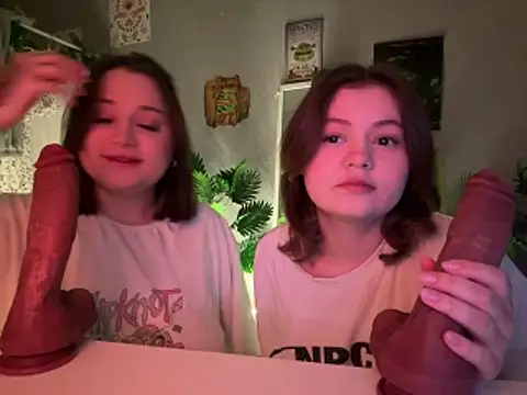 Snapshot of MoonIvy_ chatting on January 5, 2026, 6:55 pm MoonIvy online show from January 5, 2026, 6:55 pm