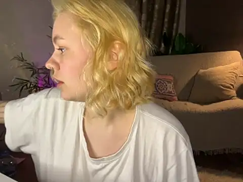 Snapshot of MoonIvy_ chatting on March 2, 2026, 7:10 pm MoonIvy online show from March 2, 2026, 7:10 pm