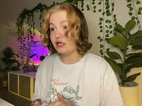 Snapshot of MoonIvy_ chatting on February 14, 2026, 6:19 pm MoonIvy online show from February 14, 2026, 6:19 pm