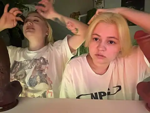 Snapshot of MoonIvy_ chatting on February 20, 2026, 5:37 pm MoonIvy online show from February 20, 2026, 5:37 pm