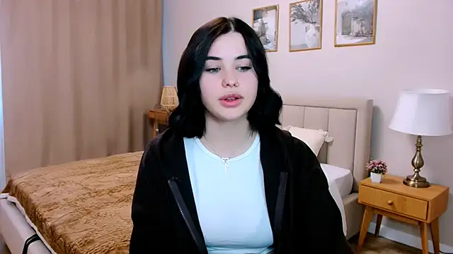 lil angel  online show from January 18, 2026, 1:03 pm