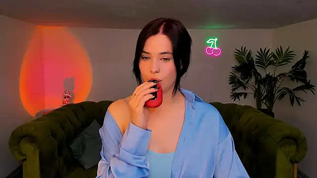 Snapshot of lil_angel_ chatting on October 9, 2025, 1:11 pm lil angel online show from October 9, 2025, 1:11 pm