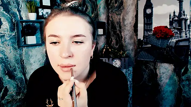 Snapshot of JuliaTopp_ chatting on October 1, 2025, 5:28 pm JuliaTopp online show from October 1, 2025, 5:28 pm