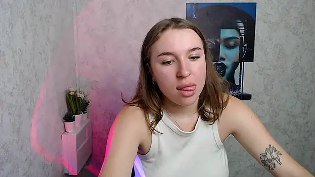 JuliaTopp  online show from October 26, 2025, 8:15 am