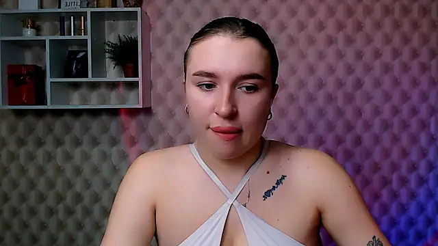 JuliaTopp  online show from December 5, 2025, 8:46 am