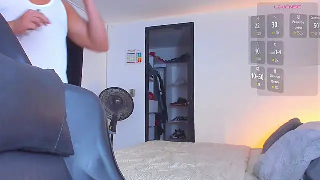 Snapshot of RJBarto chatting on November 6, 2025, 4:05 am RJBarto online show from November 6, 2025, 4:05 am