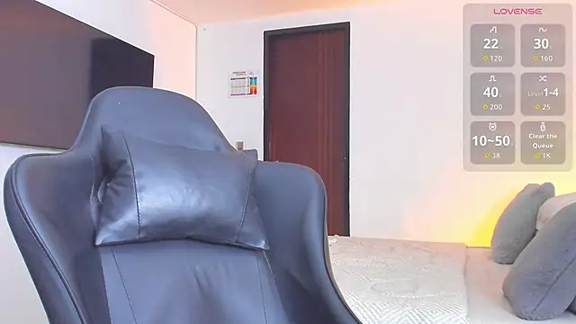 Snapshot of RJBarto chatting on November 24, 2025, 5:40 am RJBarto online show from November 24, 2025, 5:40 am