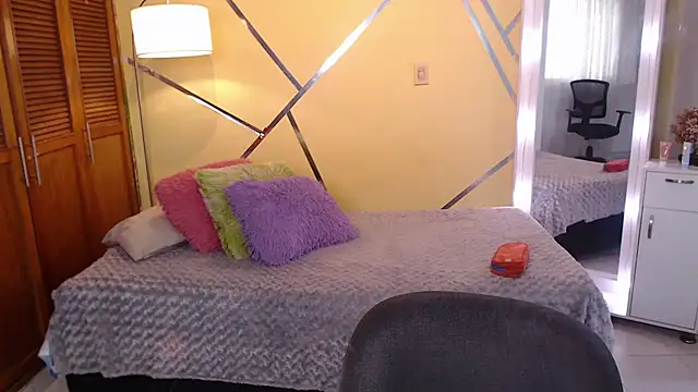 shirleyrojas online show from November 15, 2025, 8:24 pm