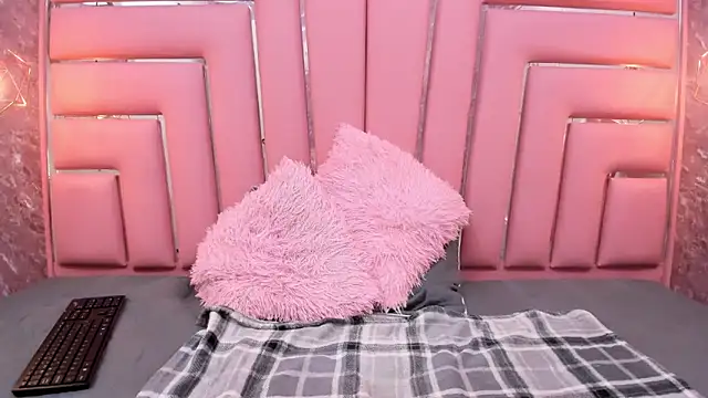 LITTLESUSSYY  online show from November 14, 2025, 12:09 pm