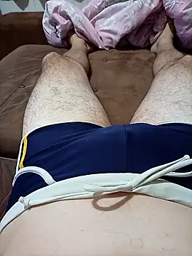 Gustavo198045 online show from April 8, 2026, 11:39 pm