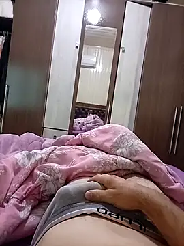 Gustavo198045 online show from April 12, 2026, 11:13 am