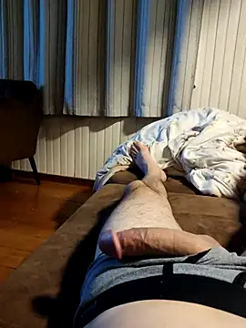 Gustavo198045 online show from December 19, 2025, 3:54 am