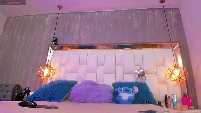 Foxxy Doll online show from March 25, 2026, 2:27 pm