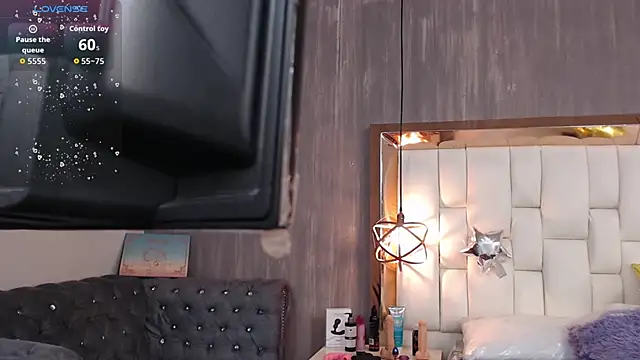 Foxxy Doll online show from November 21, 2025, 9:14 pm