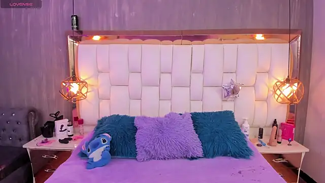 Foxxy Doll online show from April 18, 2026, 3:36 pm