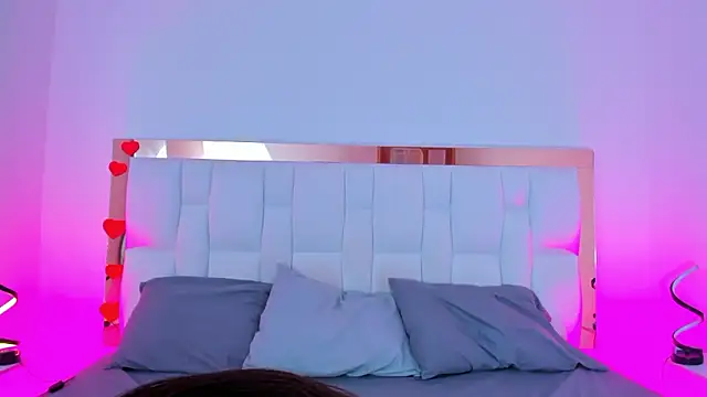 ZoeBarnett online show from March 20, 2026, 6:20 pm