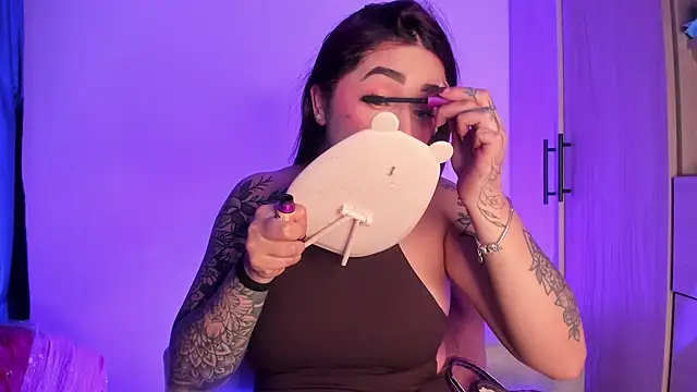 Snapshot of scarlett_Collinss chatting on December 2, 2025, 4:25 am scarlett Collinss online show from December 2, 2025, 4:25 am