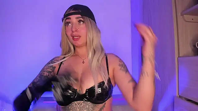 Snapshot of scarlett_Collinss chatting on November 8, 2025, 5:00 am scarlett Collinss online show from November 8, 2025, 5:00 am