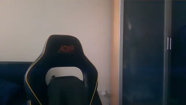 LondonMan1988 online show from October 26, 2025, 8:26 am